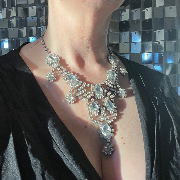 Statement Necklace! Fancy as all get-out! - Picture 3 of 5